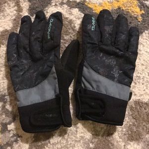 Dakine gloves.